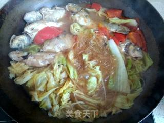 Braised Small Crucian Carp with Cabbage Leaf Vermicelli recipe