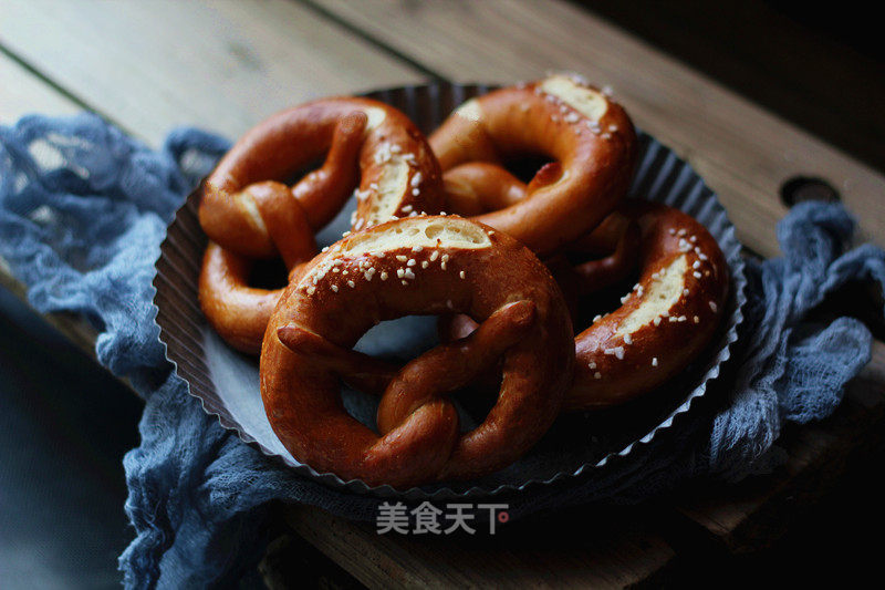Bavarian Lye Bread【puleijie】 recipe
