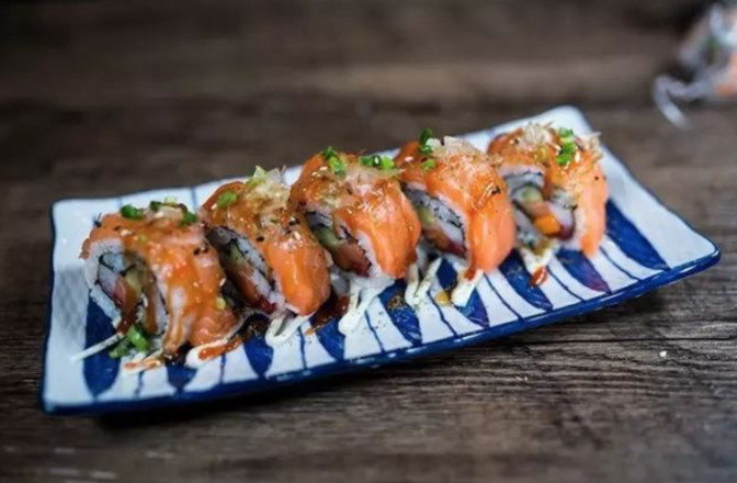 Five-star Chef Teaches You to Make Salmon Reverse Sushi at Home!
