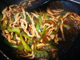 Green Pepper Shredded Pork Noodles recipe