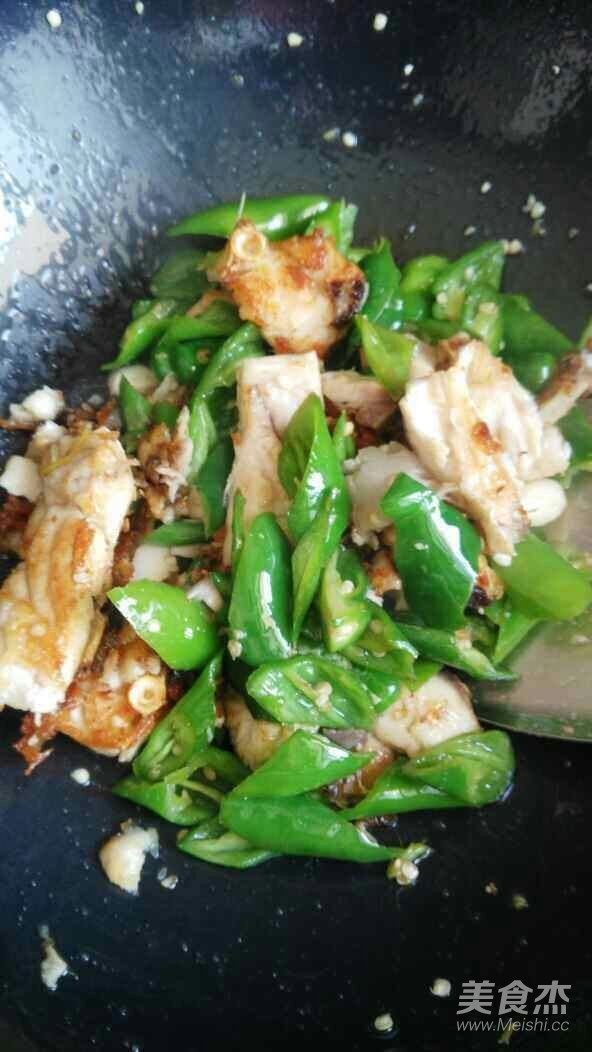 Grilled Fish Cubes with Green Pepper recipe