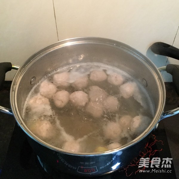 Loofah and Bamboo Fungus Soaked Meatballs recipe