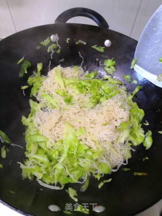 Stir-fried Rice Noodles with Cabbage recipe