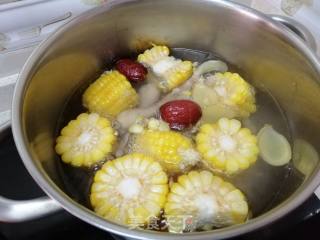 Chicken Feet with Corn and Carrot in Claypot recipe