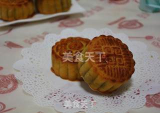 Cantonese Egg Yolk Mooncake recipe