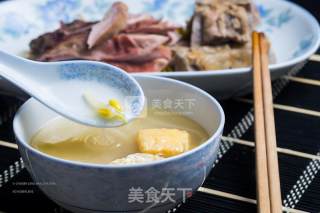 Pepper Pork Belly and Bean Sprouts Soup recipe