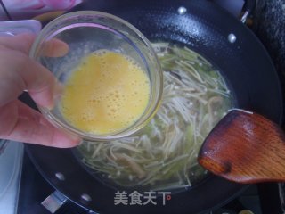 Green Bamboo and Enoki Mushroom Soup recipe