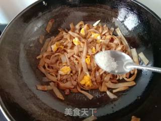 Fried Hor Fun with Egg and Beef recipe