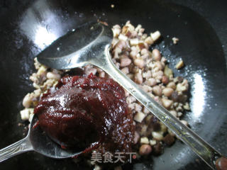 Minced Meat, Peanuts and Shiitake Mushroom Sauce recipe