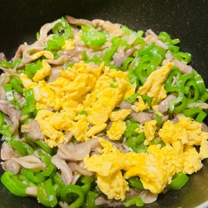 Scrambled Eggs with Oyster Mushroom and Pepper recipe