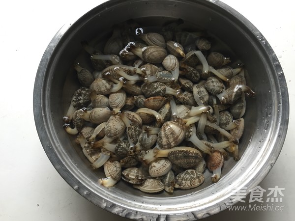 Stir-fried Clams with Shiitake Sauce recipe