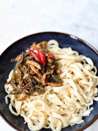Hand-rolled Noodles with Dried Beans and Fried Meat (hand-rolled Noodles and Dried Beans