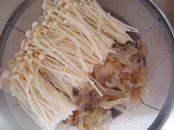 Shredded Enoki Mushroom and Jellyfish recipe