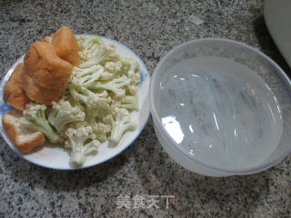 Oily Tofu and Cauliflower Boiled Wide Noodles recipe