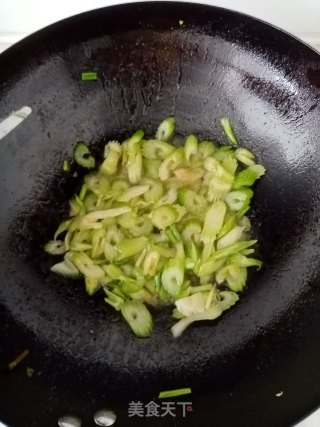 Stir-fried Lily with Celery recipe