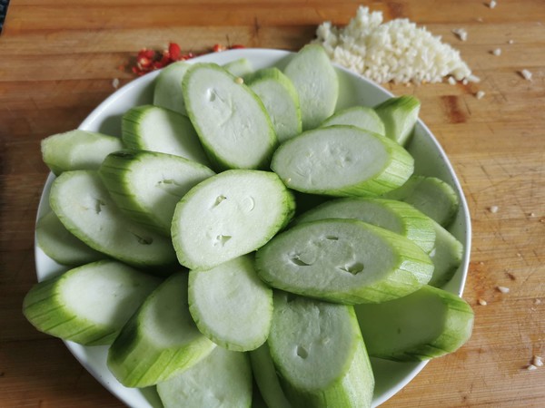 Steamed Loofah with Garlic Vermicelli recipe