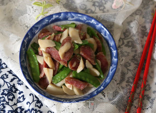 [next Meal] Fried Sausage with Snow Peas recipe