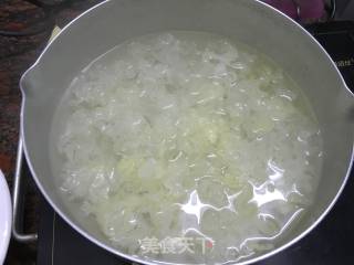 Tremella Boiled with Pineapple recipe