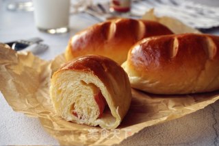 Cinnamon Bacon Cheese Rolls recipe