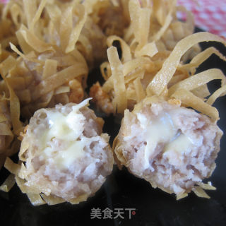 Permeated with A Strong Cheese Flavor, Covered in Strips of Wonton Silk の "golden Cheese Ball" recipe