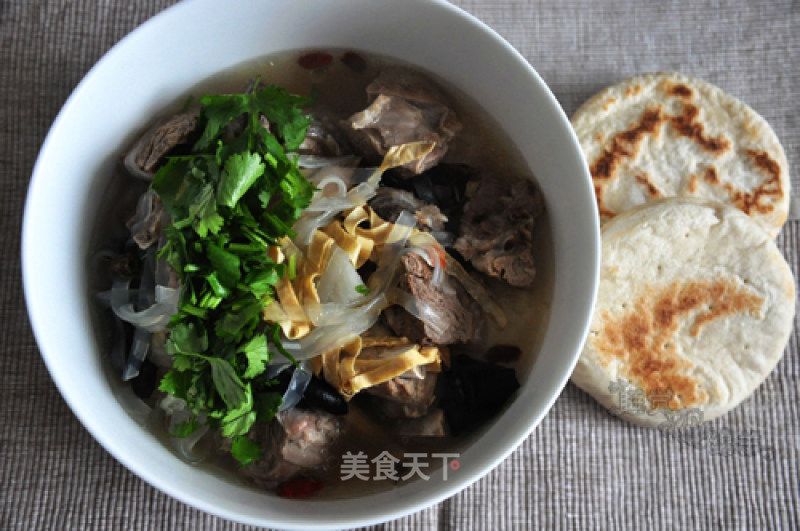 Dongbu – Homemade Baijibun with Lamb Soup and Chili Oil recipe
