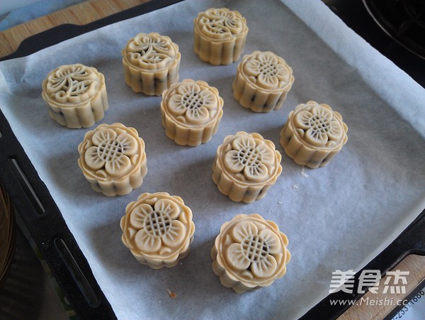 Cantonese Bean Paste Mooncake recipe