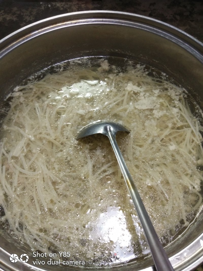 Enoki Mushroom Meat Soup recipe