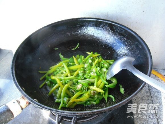 Spicy Stir-fried Daylily recipe