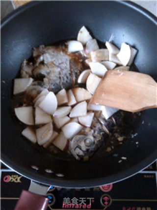 Pomfret with Carrot Knife recipe