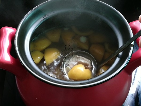 Fresh Loquat Candied Date Lean Meat Soup recipe