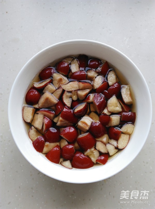 Lotus Seed Lily and Red Date Soup recipe