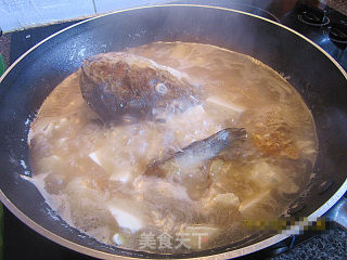 Tofu Soup with Salmon Head recipe