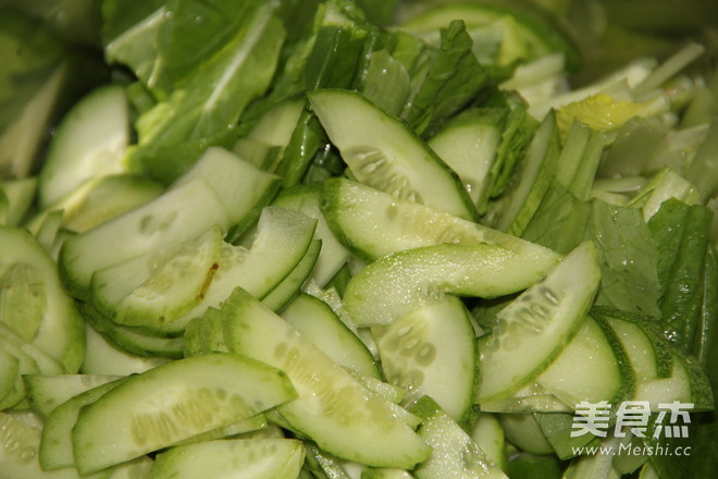 Chinese Cabbage Mixed with Cucumber recipe