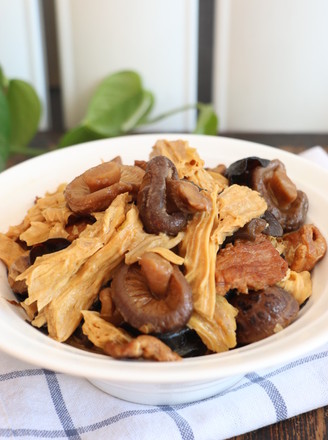 Stewed Yuba with Mushrooms and Fungus recipe