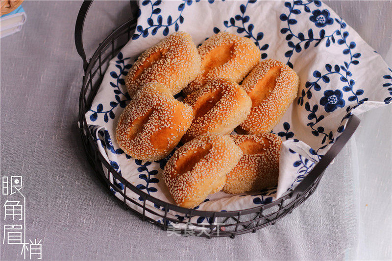 Creamy Sesame Rolls recipe