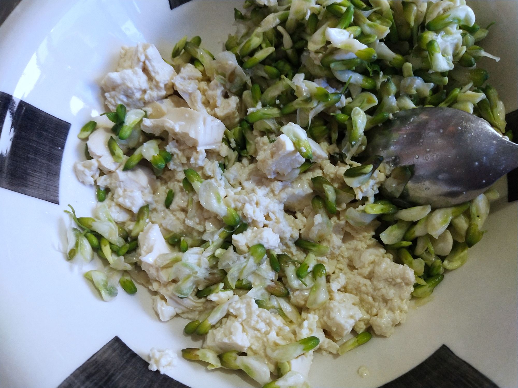 Sophora Japonica Mixed with Tofu recipe