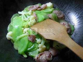 Stir-fried Lettuce with Cauliflower Spicy Sausage recipe