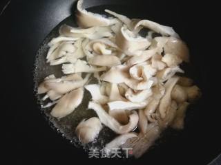 Stir-fried Oyster Mushroom with Green and Red Pepper recipe