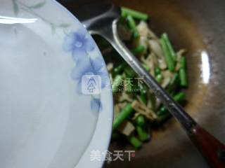 Stir-fried Bamboo Shoots with Plum Beans recipe