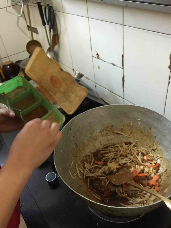 Fried Noodles with Meat recipe