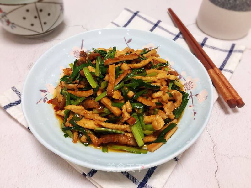 Stir-fried Chicken with Leek and Dried Beans recipe