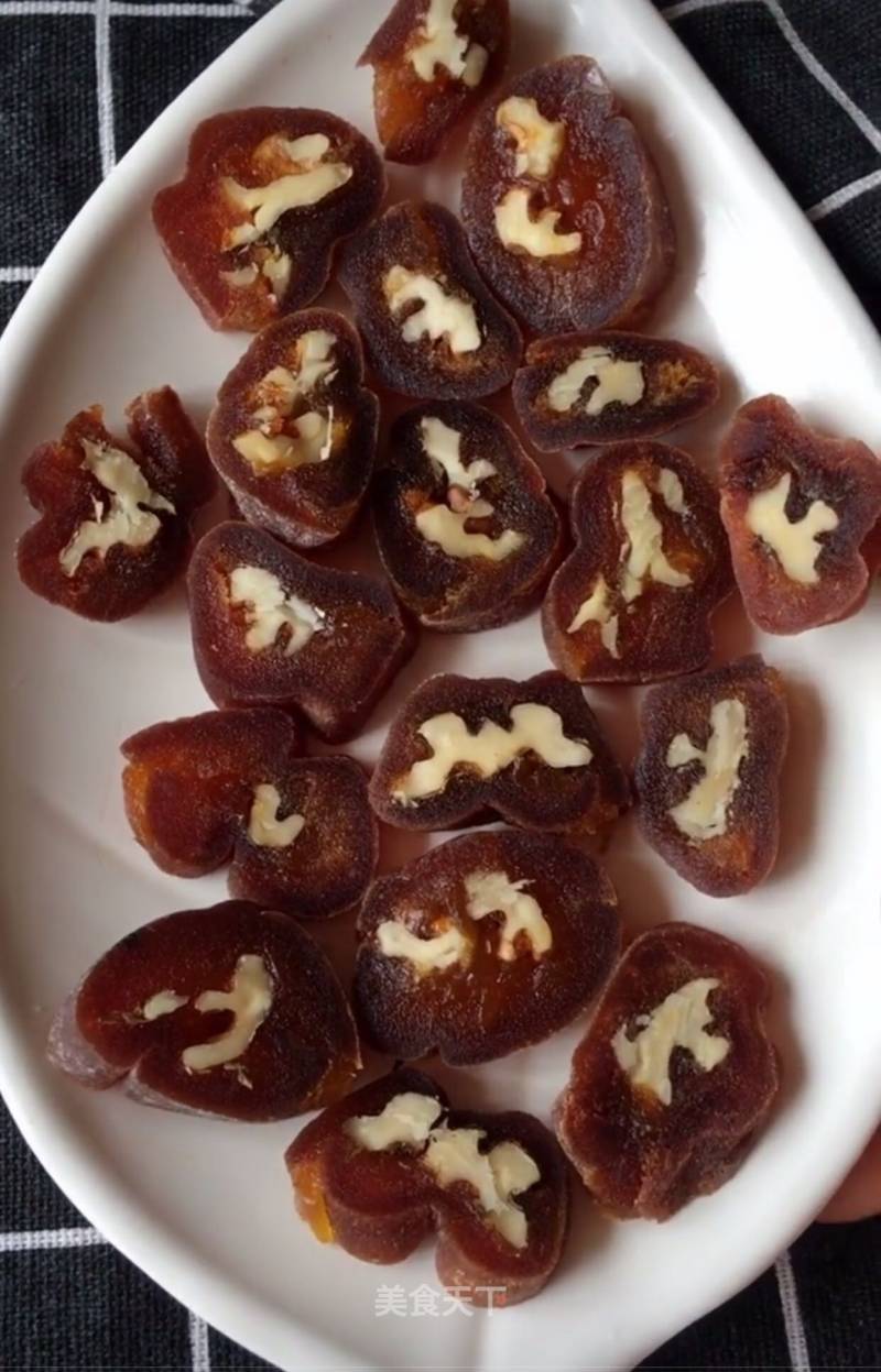 Persimmon Rolls with Walnuts recipe