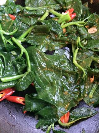 Stir-fried Fungus with Red Pepper recipe