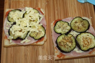 White Toast Turned into [toast Small Pizza] recipe