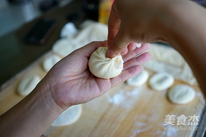 Pork Buns with Green Pepper and Purple Eggplant Sauce recipe