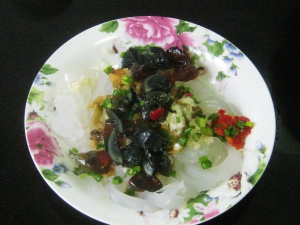 Spicy Preserved Egg with Noodles recipe