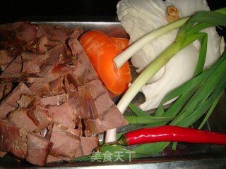 Stir-fried Beef with Garlic and Carrots recipe