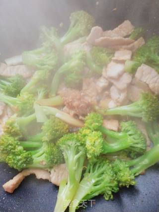 Garlic Pork Loin with Broccoli recipe
