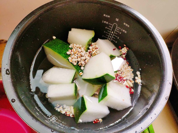 Winter Melon and Barley Dehumidification Soup recipe