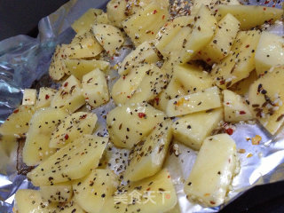 Potato Chunks with Olive Oil and Black Pepper recipe